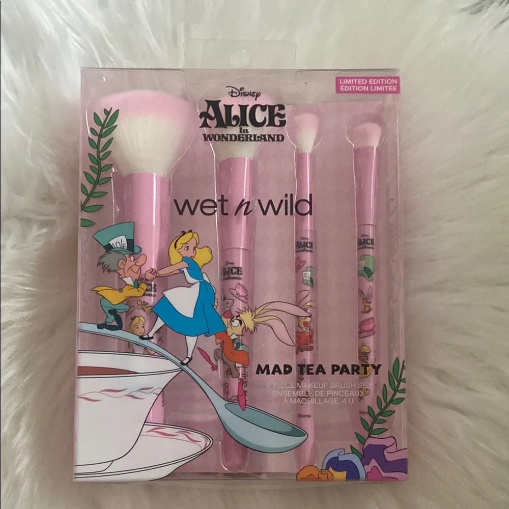 Wet n Wild x Disney Alice in Wonderland Pink Mad Tea Party Brush 4pc Set